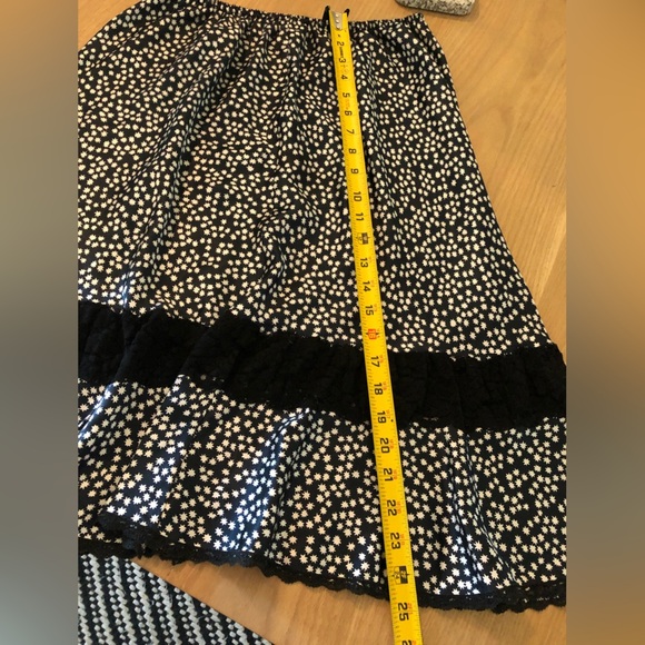 Valentino Intimo|Satin slip skirt in black & white ditsy print•••Lace & Ruffles - Picture 11 of 12